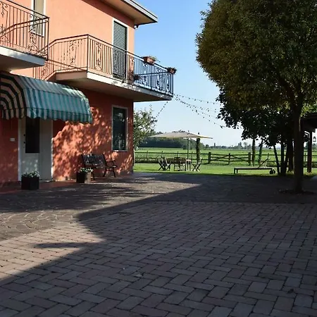 Ginevra's Country Due Carrare